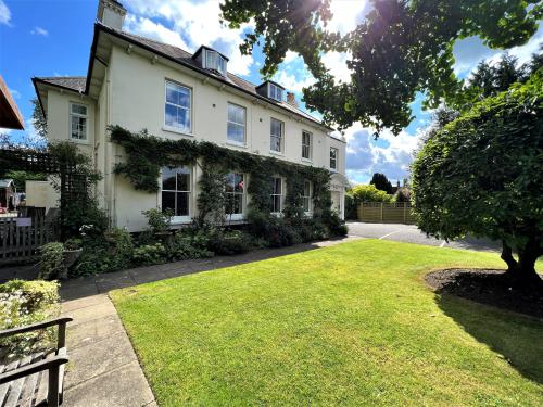 Stoneleigh House, 2 Rowlands Hill, Wimborne, BH21