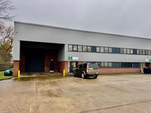 Unit 3, Stocklake Park Industrial Estate, Farmbrough Close, Aylesbury, HP20
