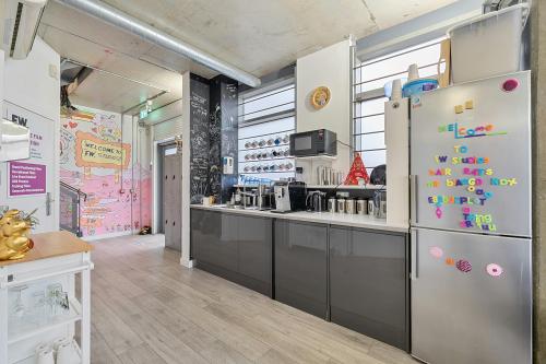 Unit 6, 24a High Street, Stratford, London, E15