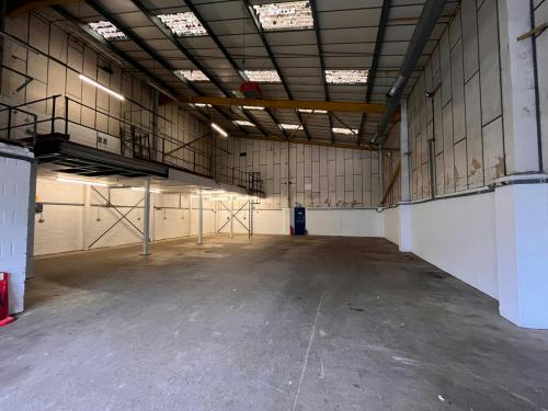 Unit H, Sands Industrial Estate, Progress Road, High Wycombe, HP12