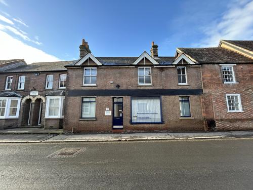 100 High Street, Great Missenden, HP16