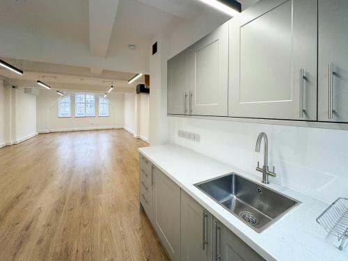 63-64 Margaret Street, Fitzrovia, London, W1W