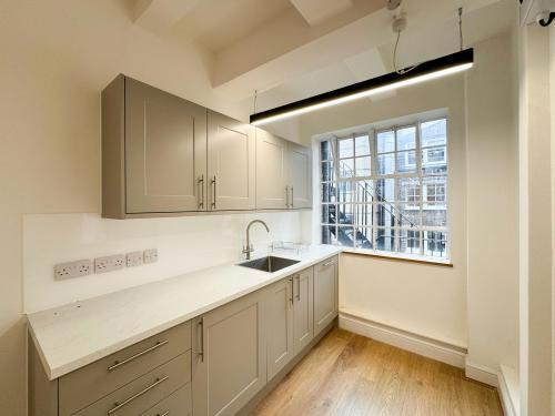 63-64 Margaret Street, Fitzrovia, London, W1W