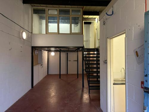 18 & 19, Fiddlebridge Industrial Centre, Hatfield, AL10
