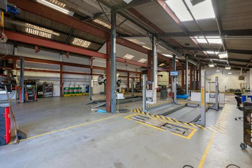 Unit 3, Redkiln Close, Horsham, RH13