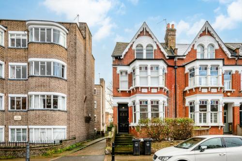 56 Clissold Crescent, Stoke Newington, London, N16