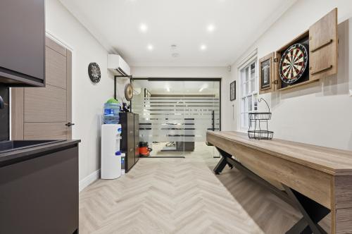102, High Road, Chigwell, IG7