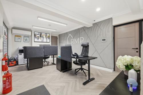 102, High Road, Chigwell, IG7