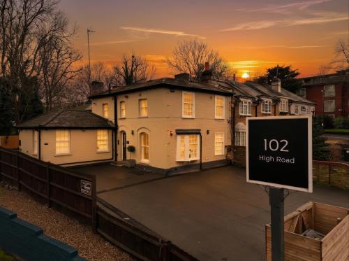 102, High Road, Chigwell, IG7