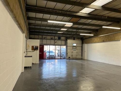 Unit 33, Rabans Lane Industrial Estate, Edison Road, Aylesbury, HP19