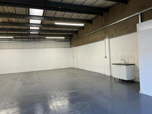 Unit 33, Rabans Lane Industrial Estate, Edison Road, Aylesbury, HP19