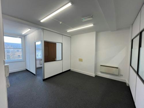 128 Whitechapel Road, Stratford, London, E1