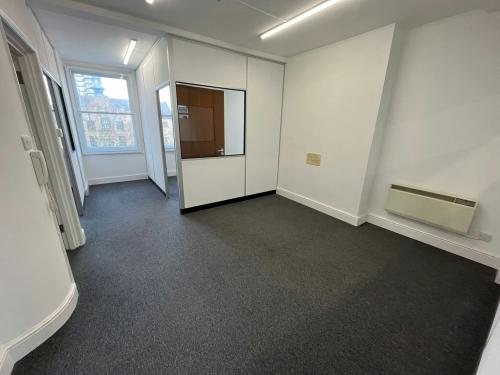 128 Whitechapel Road, Stratford, London, E1