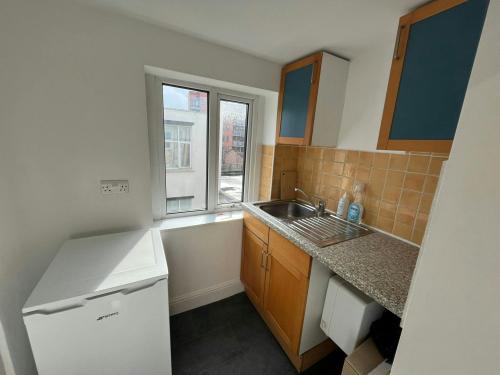 128 Whitechapel Road, Stratford, London, E1