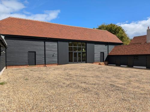 Mellersh Farm Barn, New Pond Road, Guildford, GU3