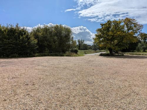 Mellersh Farm Barn, New Pond Road, Guildford, GU3