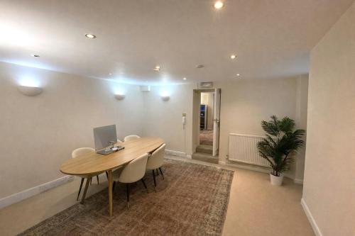 Annexe at Bury House, 1-3 Bury Street, Guildford, GU2