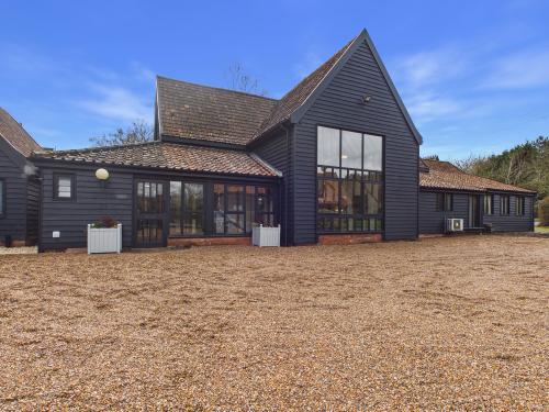 Unit 2 Suffolk House, Broomvale Business Centre, Bramford Road, Little Blakenham, Ipswich, IP8