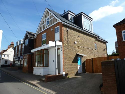 4 & 4a High Street, Burnham, SL1