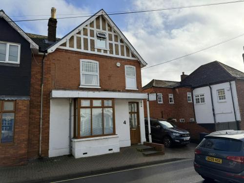 4 & 4a High Street, Burnham, SL1