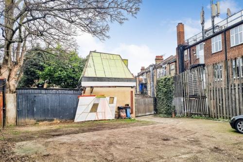 1a & 1b Spencer Avenue, Bounds Green, London, N13