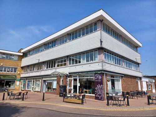 8 Churchill Court, The Street, Rustington, BN16
