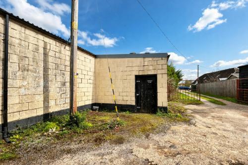 Unit 7 Brook End, Weston Turville, HP22