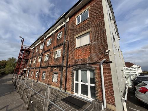 Unit T2, The Millhouse Centre, Mill Road, Totton, Southampton, SO40