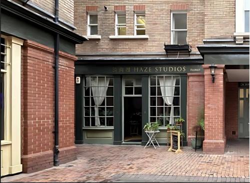 Flat 3 Pied Bull Court, City, London, WC1A