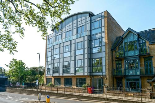 57 Putney Bridge Road, Wandsworth, London, SW18