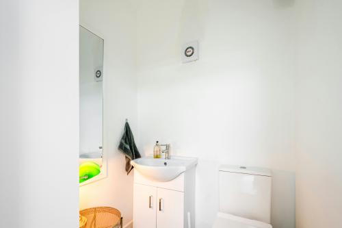 213 City Road, Old Street, London, EC1V