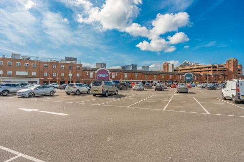 Unit 25a, Cascades Shopping Centre, Commercial Road, Portsmouth, PO1
