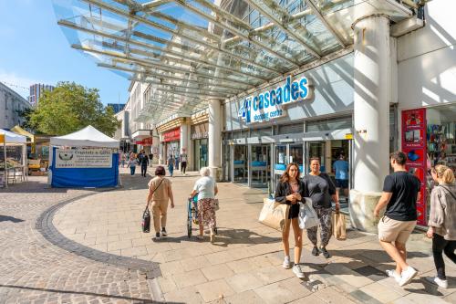 Unit 25, Cascades Shopping Centre, Commercial Road, Portsmouth, PO1