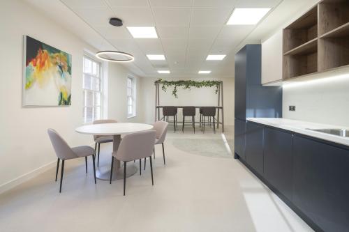 42 Trinity Square, City, London, EC3N