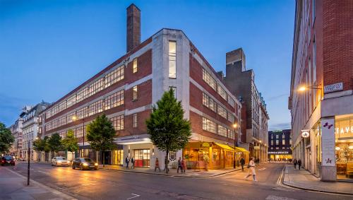 50 Eastcastle Street, Fitzrovia, London, W1W