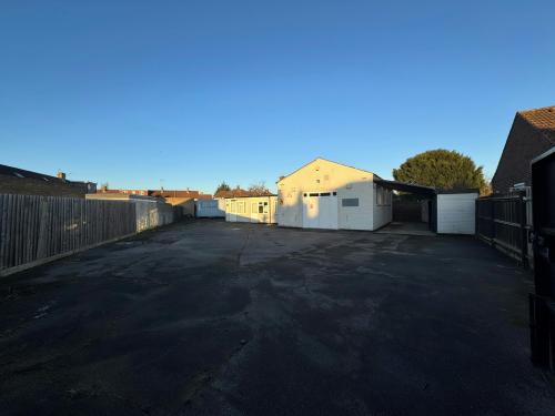 75 Great South West Road Yard, Hatton Cross, Hounslow, TW4
