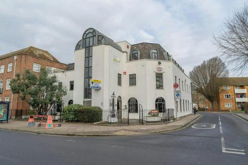Suite A, 7A Kings Road, The Old Treasury, Southsea, PO5