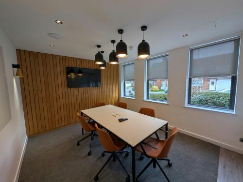 Ground Floor, 323 Kingston Road, Leatherhead, KT22