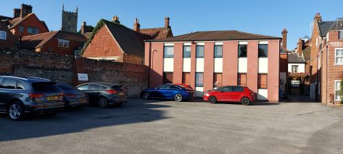 Cross Keys House, The Parade, Marlborough, SN8