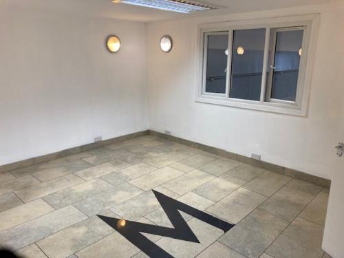 2 (South Wing), Thurley Farm Business Units, Pump Lane, Reading, RG7