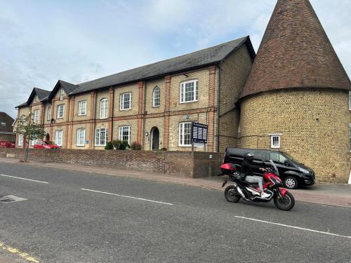 Suite 4G, The Oast Business Centre, 62 Bell Road, Sittingbourne, ME10