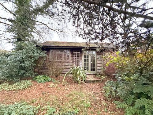 Moorhurst Lane, Burleys Corner, South Holmwood, RH5