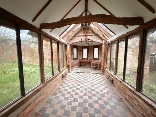 Unit 4 Burleys Corner, Moorhurst Lane, South Holmwood, RH5