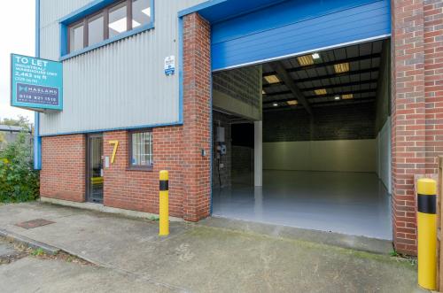 Unit 7, Station Industrial Estate, Oxford Road, Wokingham, RG41