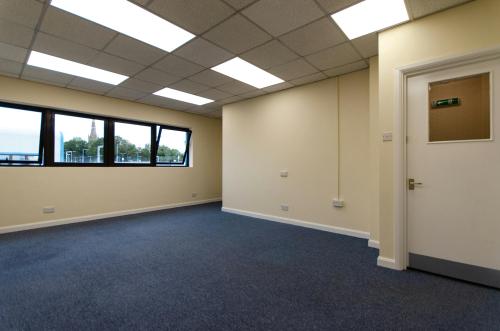 Unit 7, Station Industrial Estate, Oxford Road, Wokingham, RG41