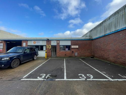 Unit 10, Station Industrial Estate, Oxford Road, Wokingham, RG41