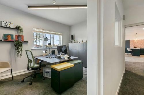 Unit 7, Murrell Green Business Park, London Road, Hook, RG27