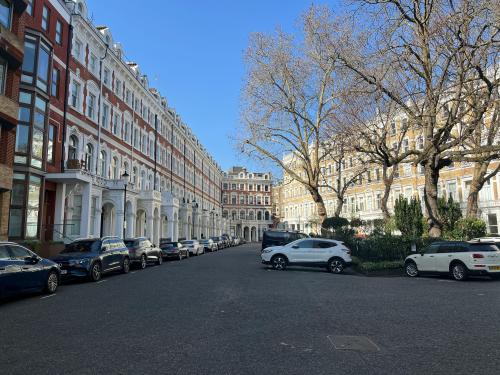 27 Emperors Gate, South Kensington, London, SW7