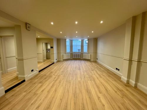 27 Emperors Gate, South Kensington, London, SW7