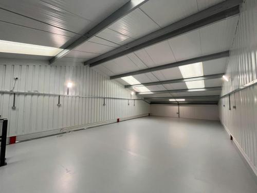 Unit 2 Lodge Yard, Bicester Road, Aylesbury, HP18